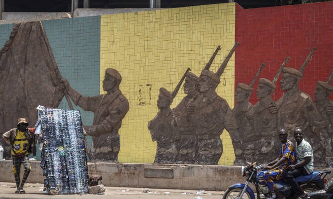 Militants Ambush Fruit Trucks En Route to Blockaded Bamako Amid Escalating Crisis