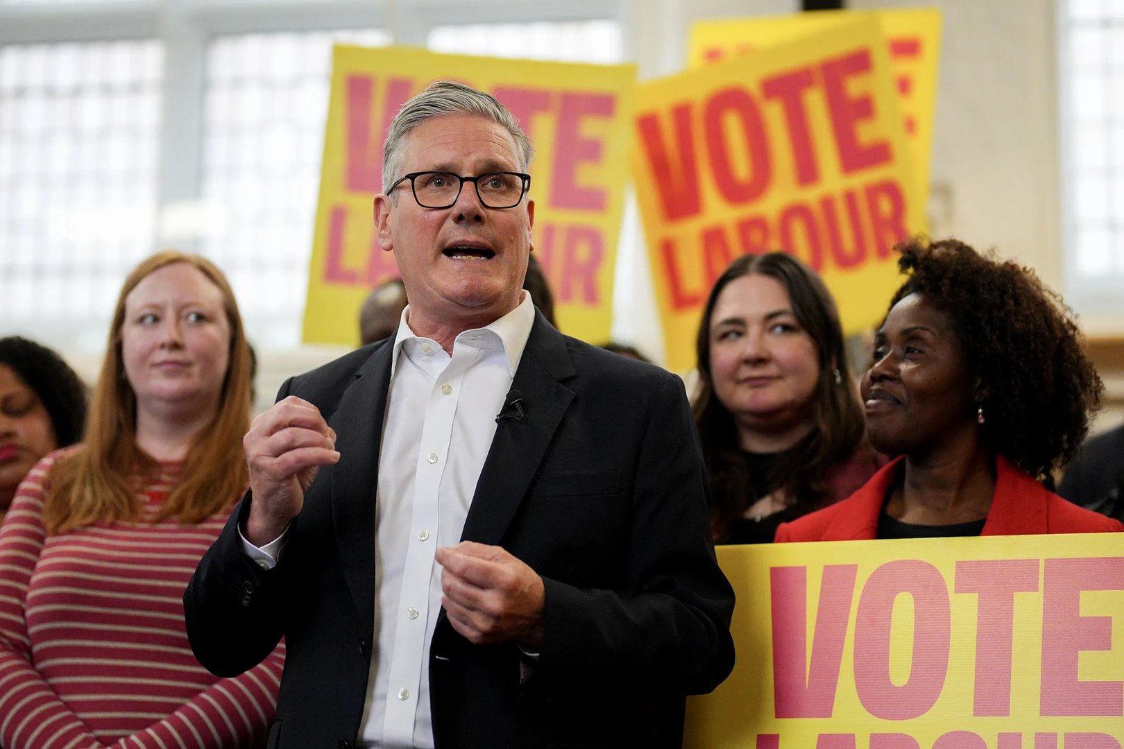 Starmer Faces Political Test as UK Local Election Results Begin to Shape National Mood