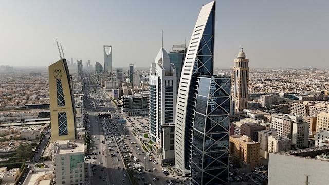 Saudi Arabia Faces $33.5 Billion Budget Deficit as Oil Revenues Decline