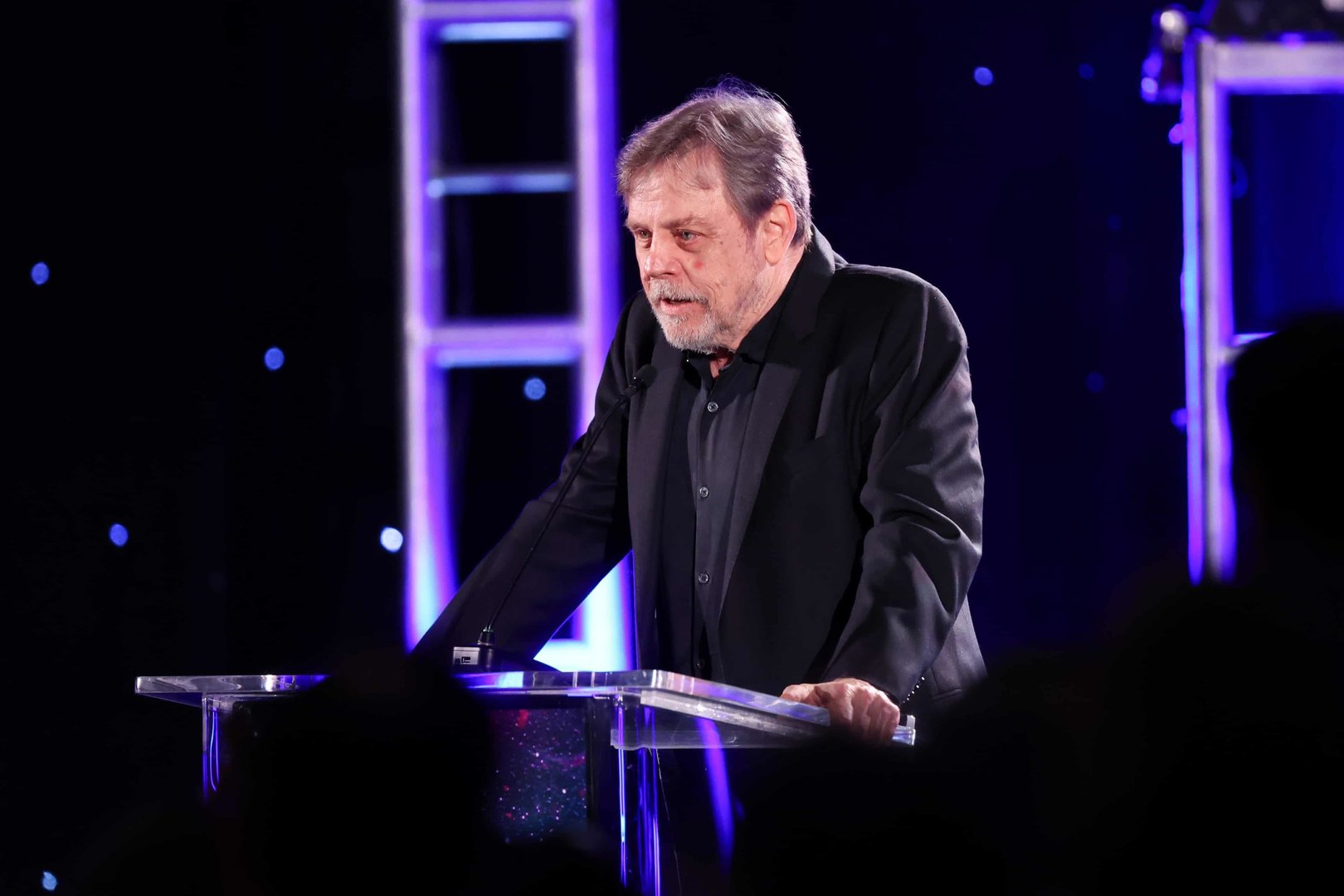 White House condemns Mark Hamill after AI image of Trump in grave sparks political firestorm
