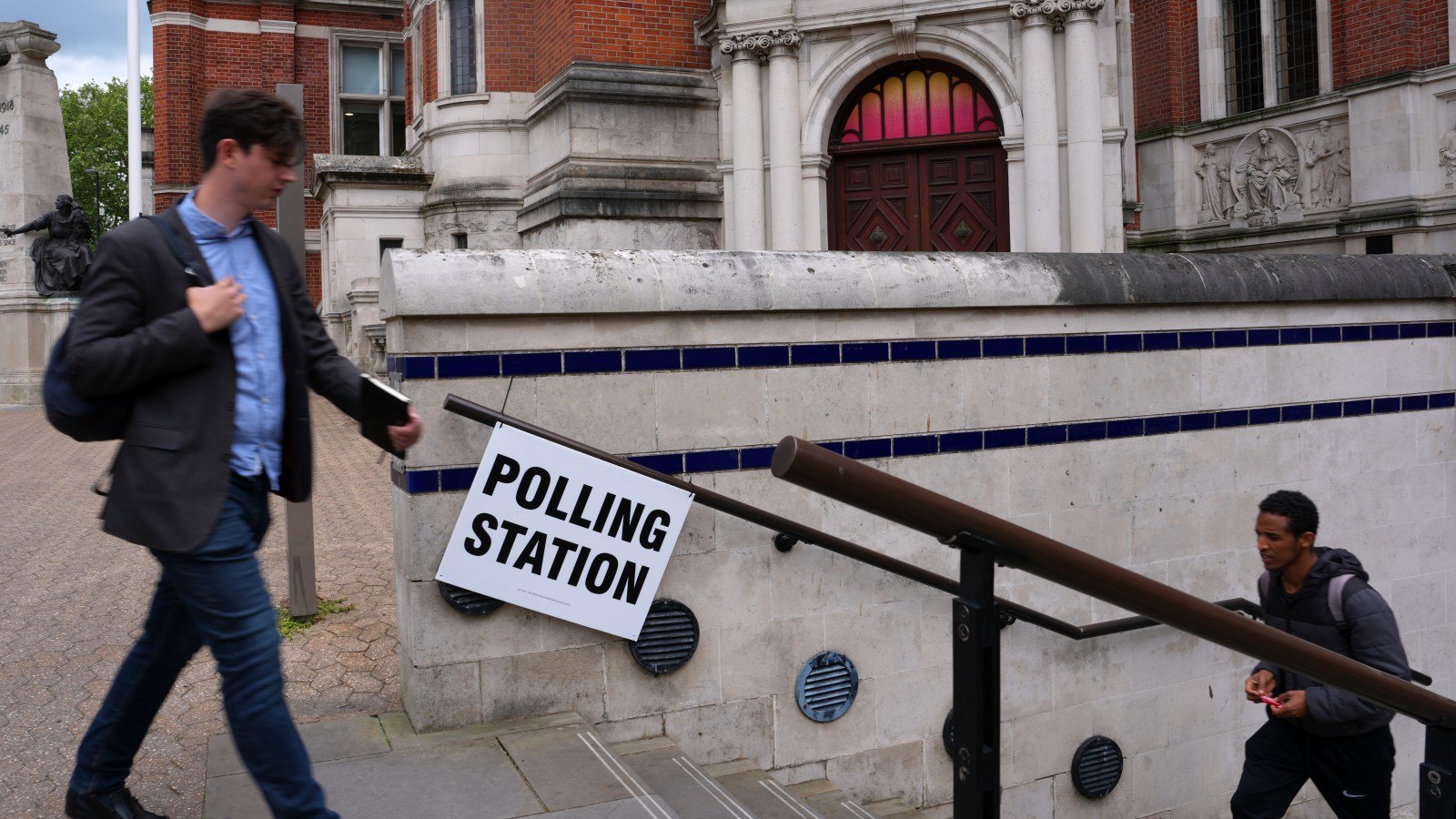 UK Local Election Blowback Exposes a Fracturing Political Centre as Voters Drift Toward Extremes
