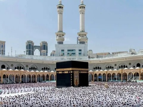Saudi Arabia Finalizes Hajj Transport System as Authorities Urge Strict Schedule Compliance