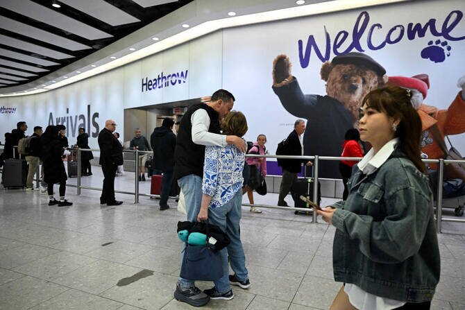 London Heathrow Airport Traffic Dips Due to Mid-East War