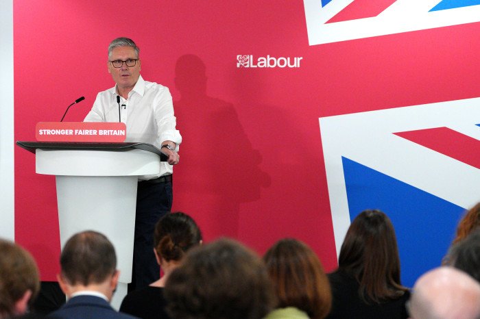 Starmer Faces Internal Revolt as Labour Shifts Left in Bid to Stabilise Leadership