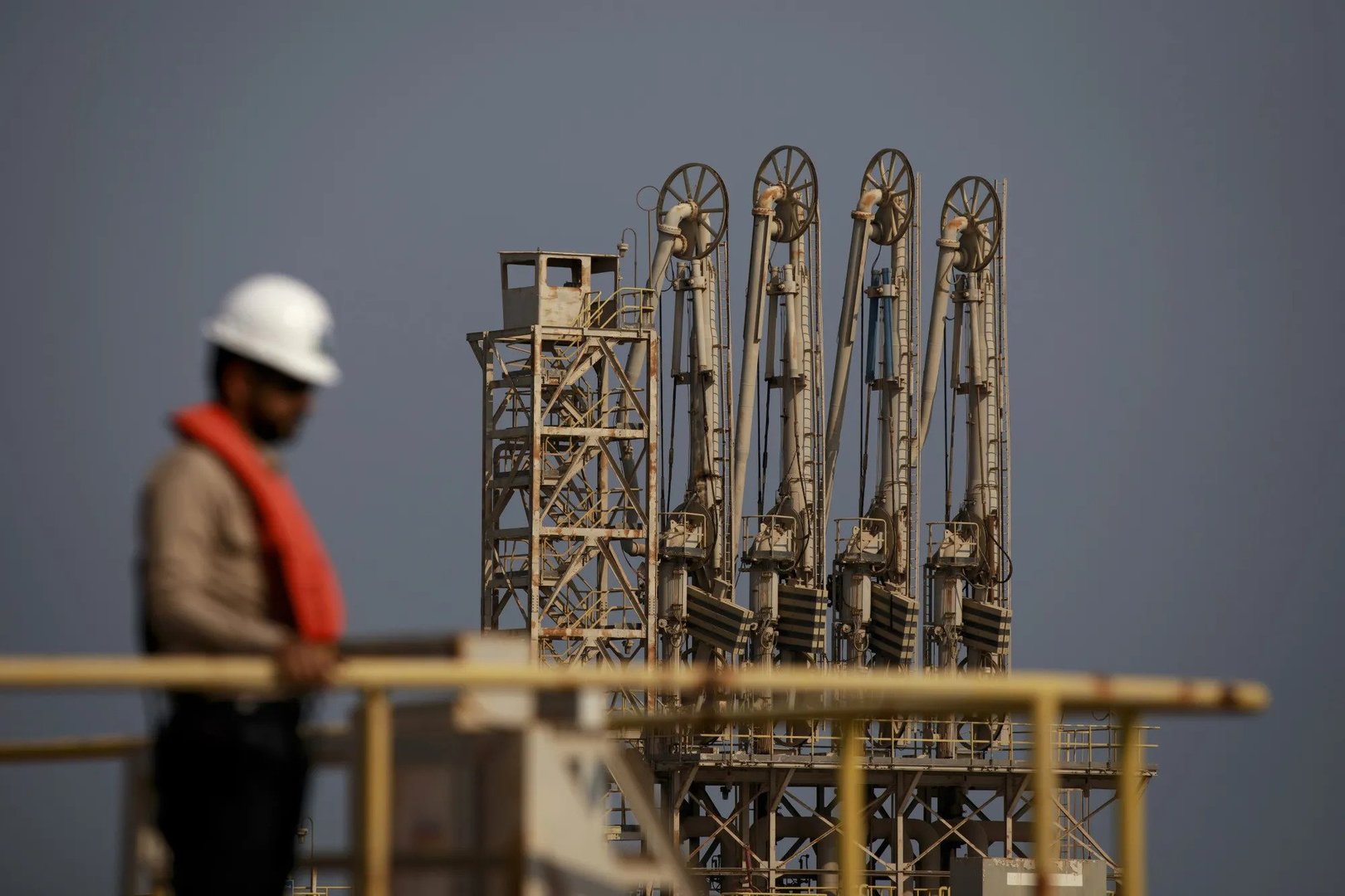 Saudi Oil Exports to China Expected to Drop Sharply in June Amid Supply Rebalancing