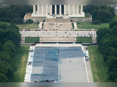 A No-Bid Federal Contract Raises Questions Over the Discoloration of Washington’s Reflecting Pool