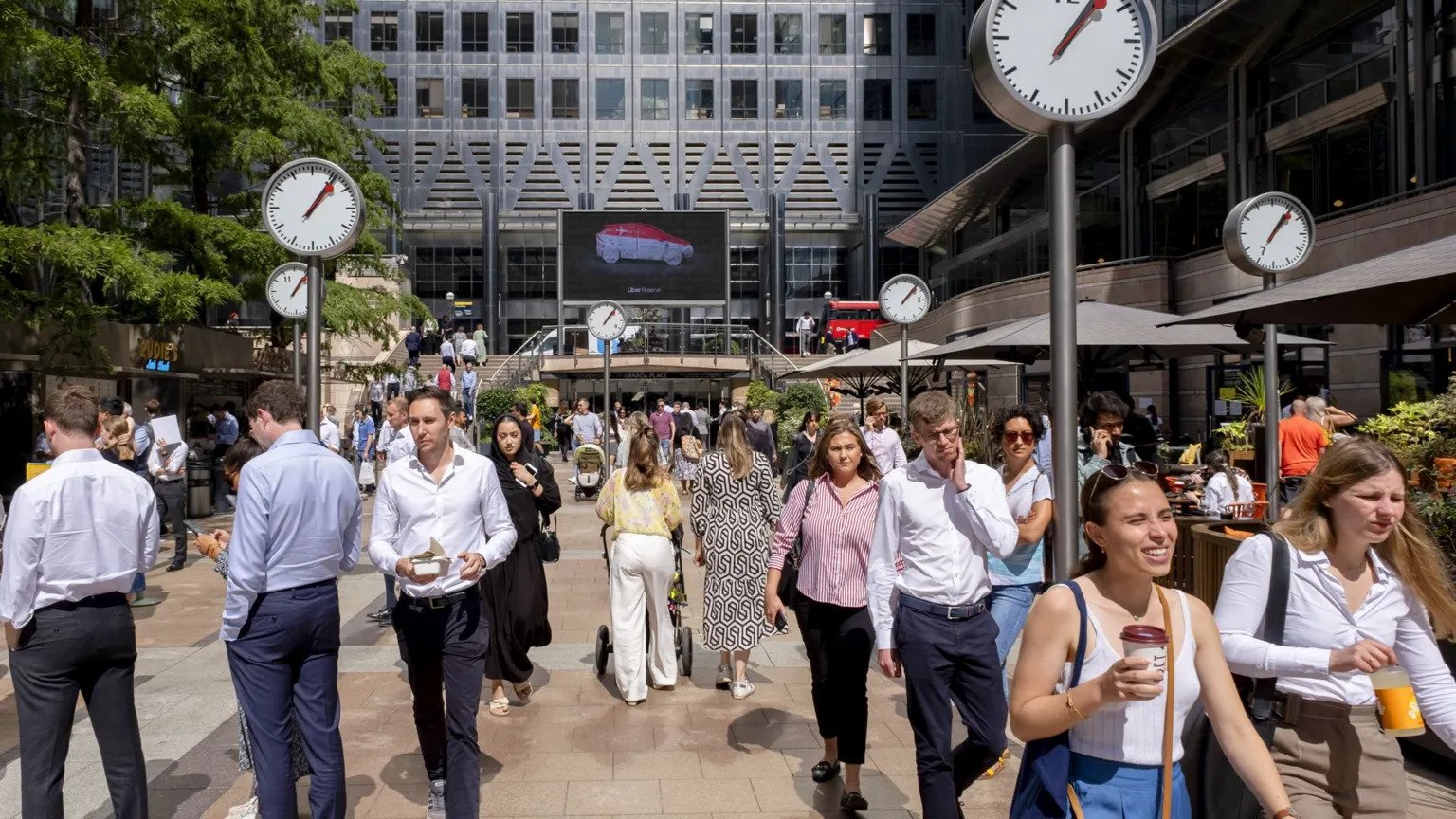 UK Borrowing Costs Rise Sharply as Political Uncertainty Weighs on Markets