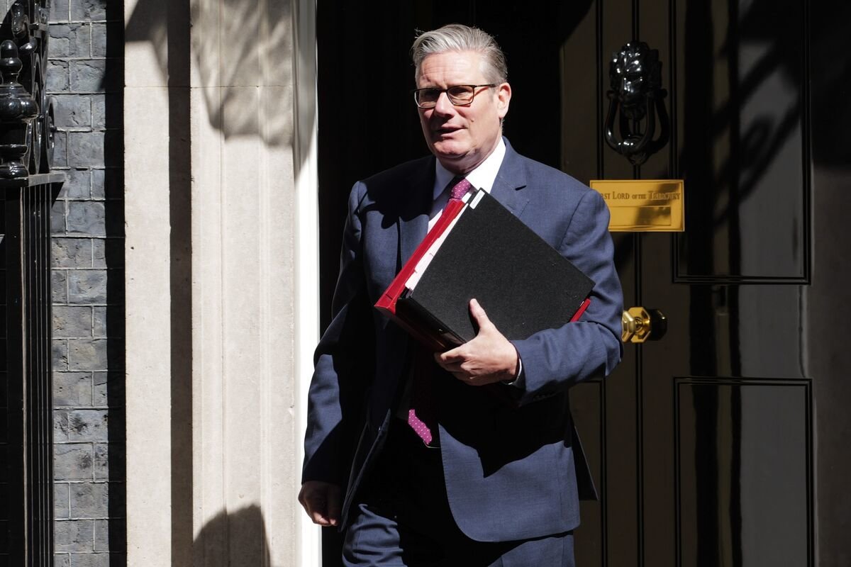 UK Long-Term Borrowing Costs Hit Highest Levels in Decades Amid Political Strain