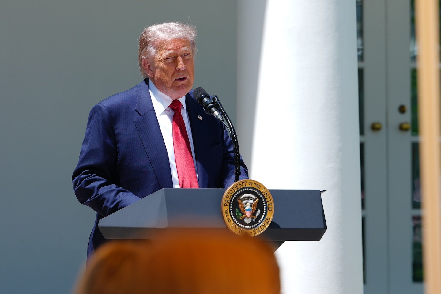 Trump Amplifies Post Calling for Obama’s Arrest, Escalating Political Rhetoric in U.S. Election Climate