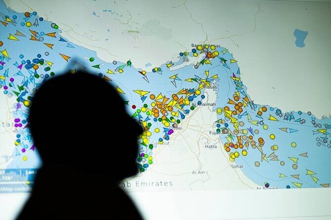 Chinese Supertanker Attempts Hormuz Passage, Data Show