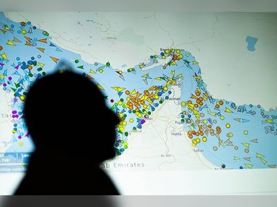 Chinese Supertanker Attempts Hormuz Passage, Data Show