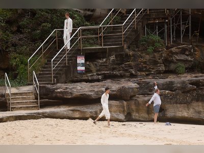 A Random Beachgoer Walked Through an Australian Fashion Week Runway — and Exposed the Industry’s New Reality