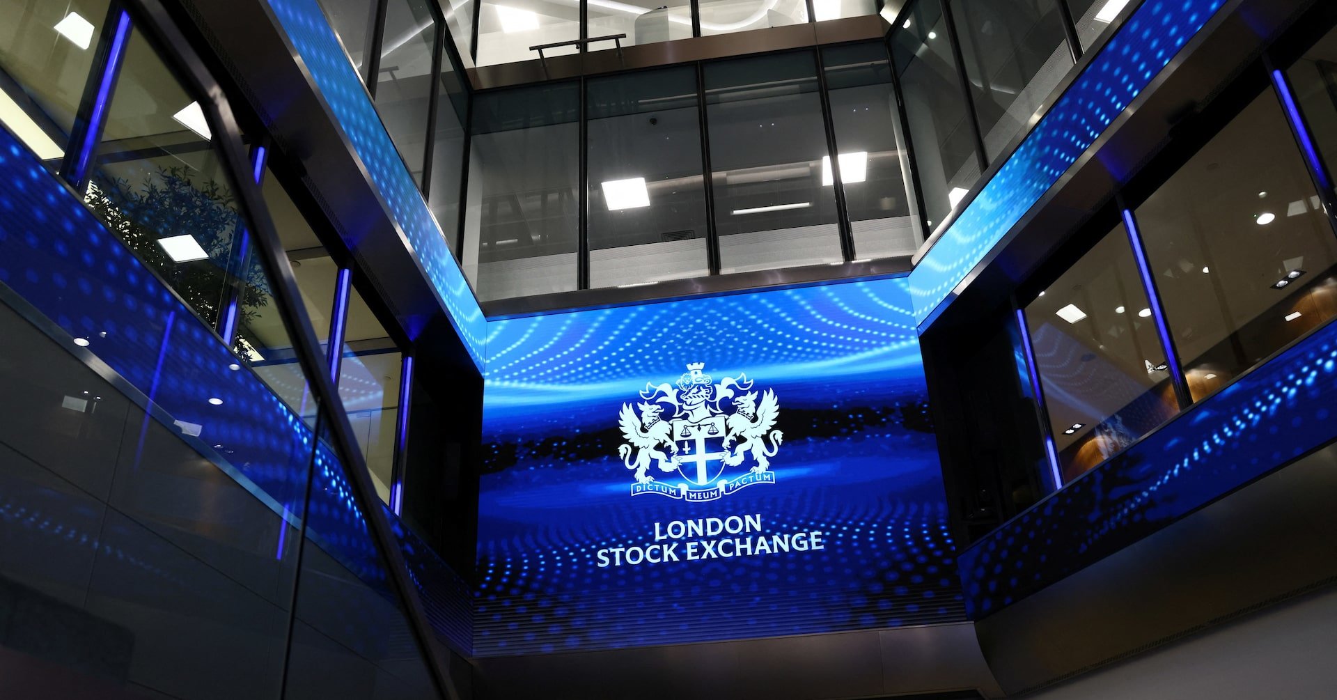 UK Stocks Rise as Miners and Banks Drive Broad Market Rebound