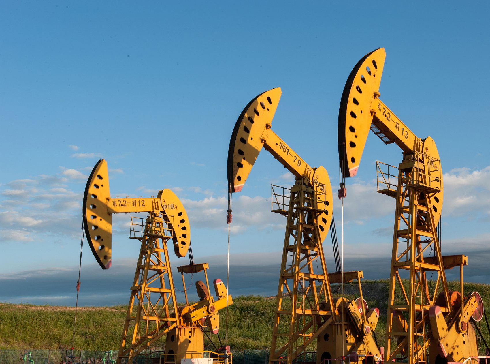 Saudi Oil Output Hits Multi-Decade Low as Production Cuts Reshape Global Energy Balance