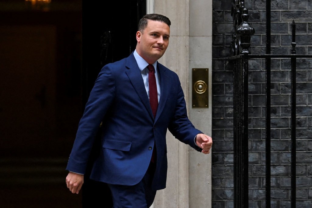 UK Health Secretary Resigns, Triggering Internal Power Strain in Starmer Government