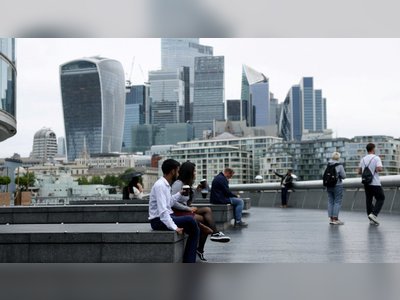 UK Growth Momentum Tightens Gap With US as Global Economic Pressures Mount