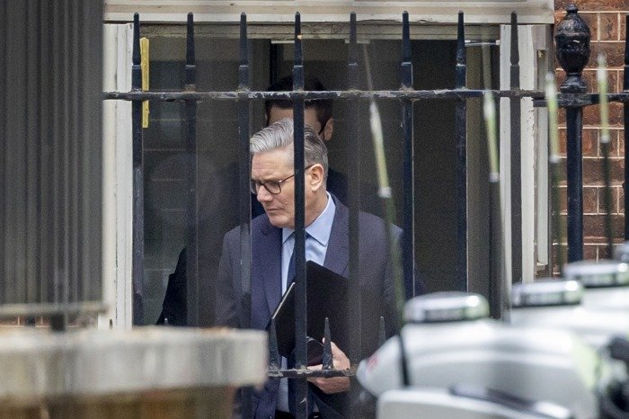 Key Minister’s Resignation Deepens Pressure on UK Prime Minister Keir Starmer