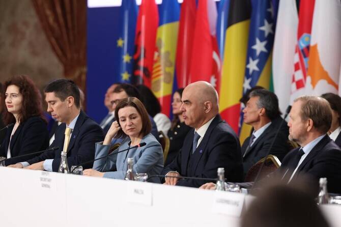 European Ministers Adopt New Interpretation of Migrants' Rights