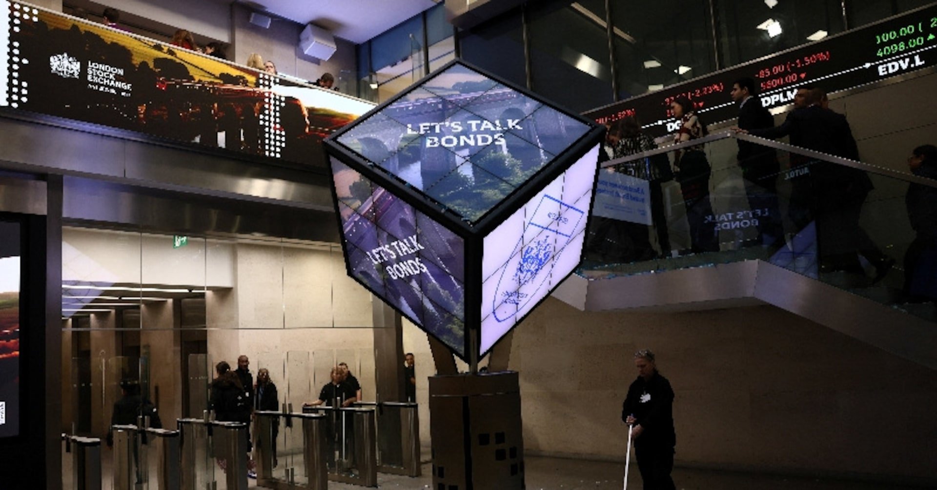 UK Stocks Slip as Political Challenge and Oil Spike Shake Investor Confidence
