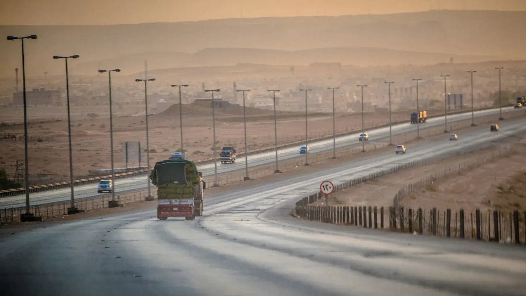 Saudi Arabia Expands Overland Oil Logistics to Reduce Reliance on Strait of Hormuz