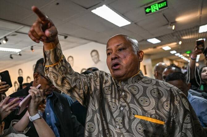 Philippines Asks Supreme Court to Allow ICC Arrest of Senator Dela Rosa