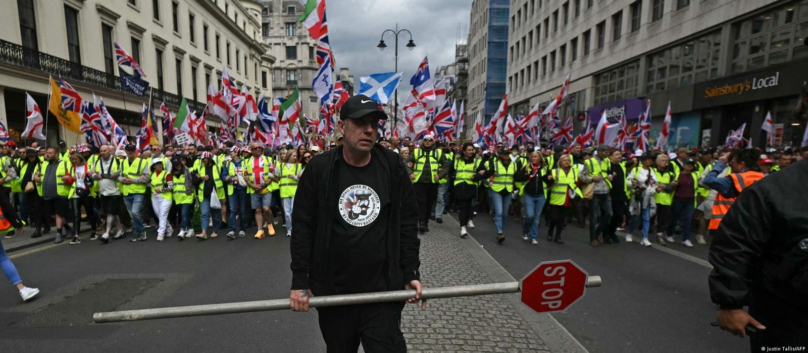 Far-Right Anti-Immigration Protest in London Tests UK Public Order Tensions