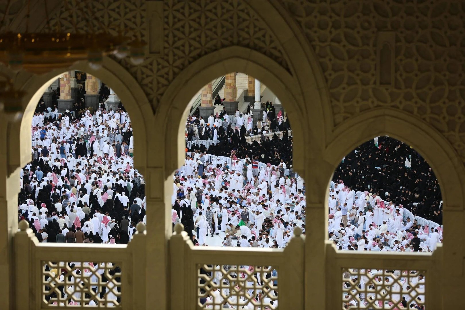 Saudi Arabia Tightens Hajj Political Restrictions Amid Heightened Regional Tensions