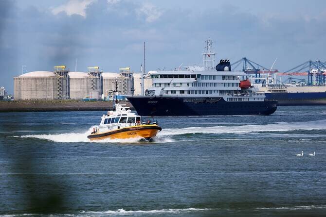 Hantavirus-hit Cruise Ship Arrives at Rotterdam Port as Final Destination