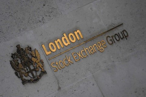 UK Shares Climb as Inflation Softens, Easing Pressure on Interest Rate Expectations