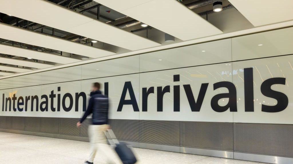 UK Net Migration Falls to 171,000 as Post-Pandemic Flows Slow Sharply