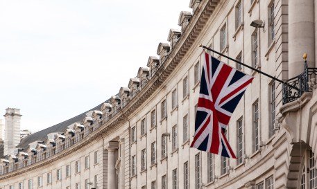 UK Private Sector Contracts to 13-Month Low as Middle East Conflict Drives Cost Shock and Demand Squeeze