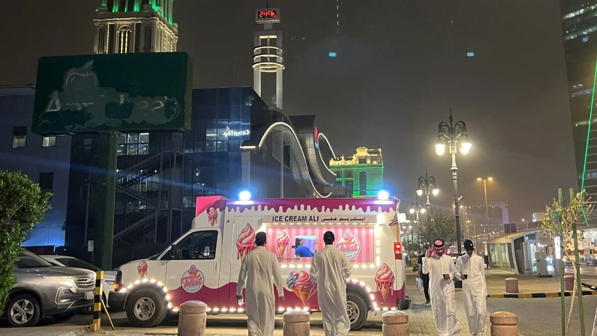 Saudi Arabia Pulls Back From Western Consultants Amid Rising Oil Revenues and Fiscal Reprioritization