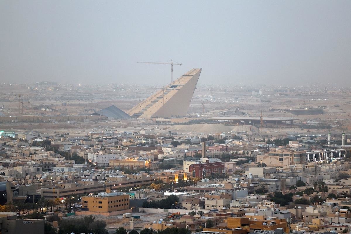 War Pressure Exposes Strains in Saudi Arabia’s Economic Diversification Drive