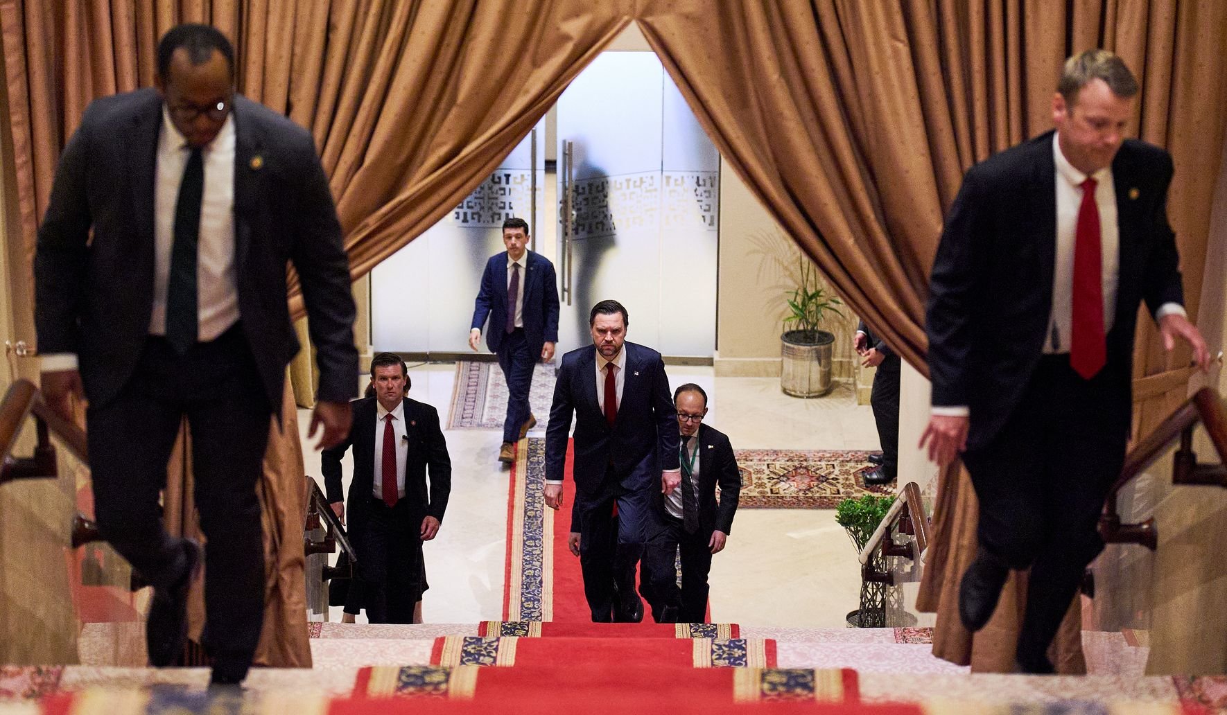 US and Iran Prepare Draft Peace Framework as Gulf War Pressures Mount
