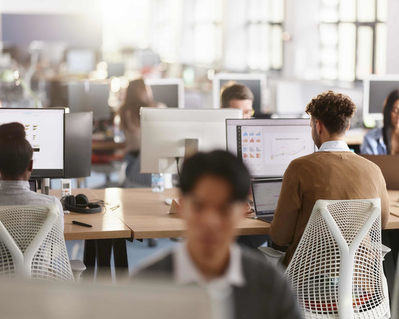 UK Advisor Warns of Rising Workplace Strain Among Young Adults