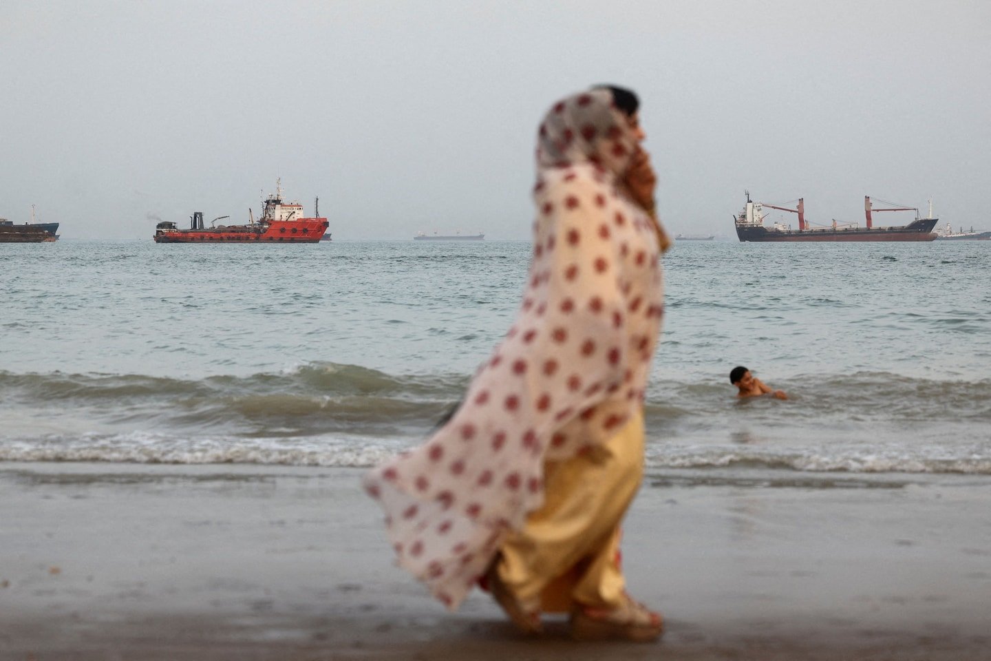 U.S. and Iran Push Fragile Hormuz Deal as Energy Markets Bet on De-Escalation
