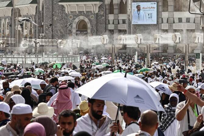 Muslims Begin Hajj Amid War Concerns and Regional Tensions