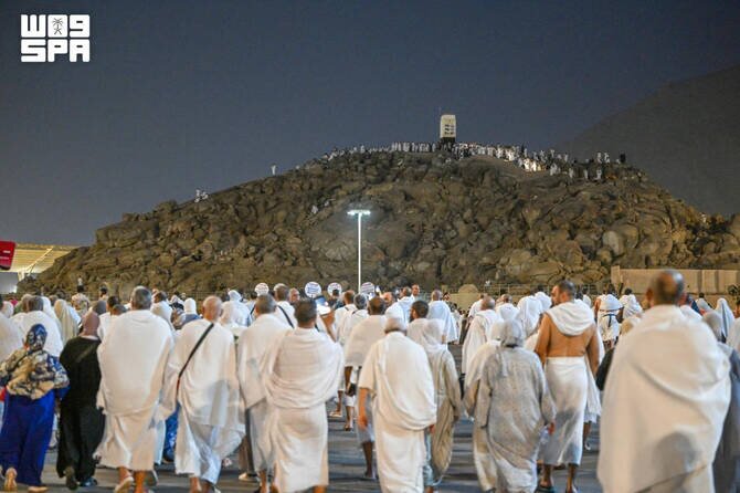 Pilgrims Gather at Arafat for Spiritual Climax of Hajj