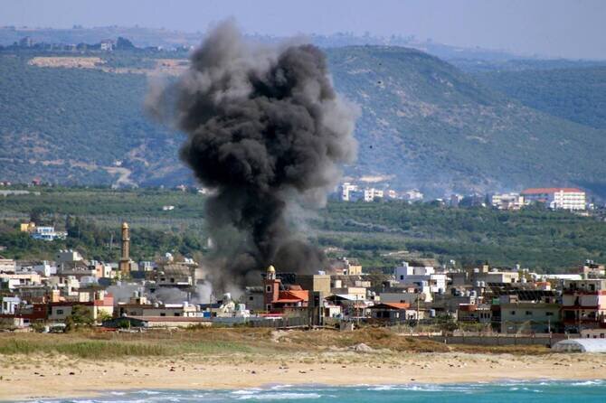Israel Intensifies Strikes in Southern Lebanon Amid Escalation of Conflict