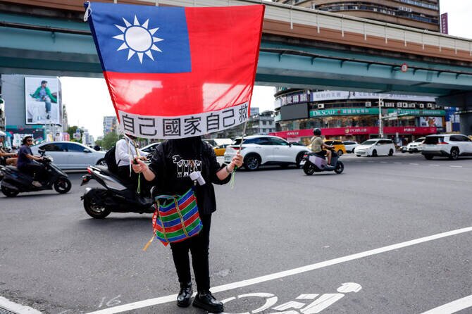 Taiwan Monitors Second Chinese 'Combat' Patrol in a Week, Sends Ships and Jets to Keep Tabs