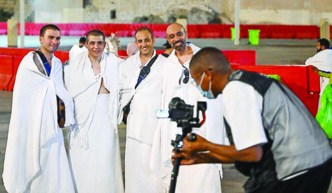 Nighttime Rituals Transform Hajj Evenings into Community Spaces