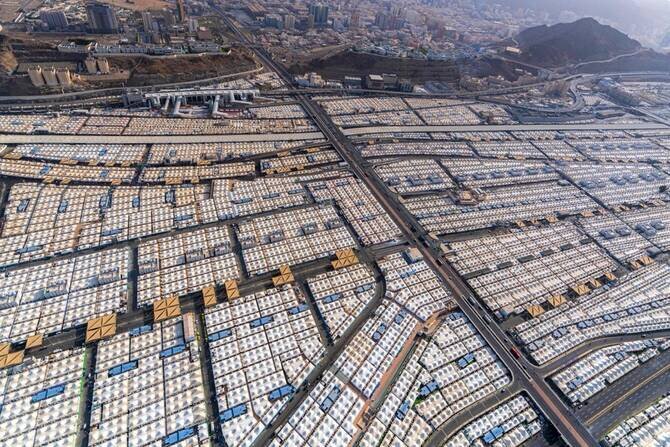 Hajj Pilgrims Converge on Mina for Eid Rituals After Night in Muzdalifah