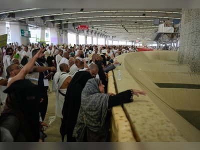 Hajj Pilgrims Symbolically Stone the Devil in Final Ritual