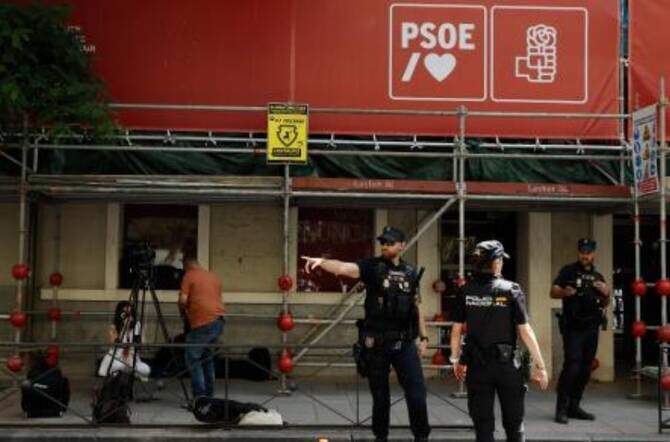 Spanish Police Search Headquarters of PM Sánchez's Ruling Socialist Party