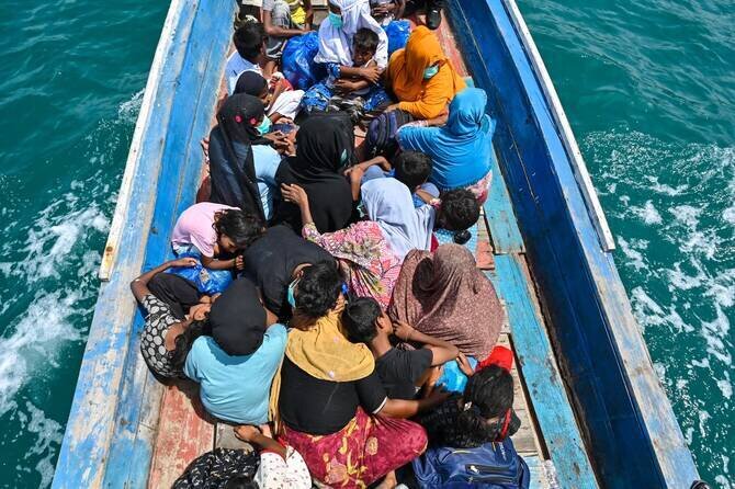 Hundreds Flee India's Migrant Crackdown Towards Bangladesh