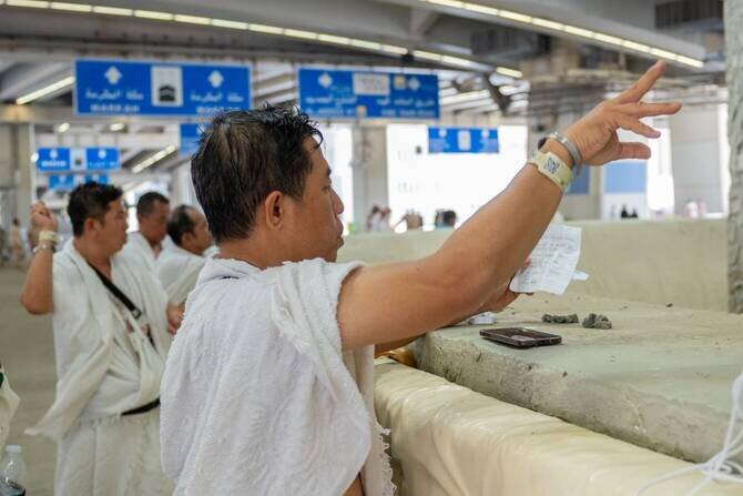 Pilgrims Continue Eid-day Hajj Rituals in Mina and Makkah